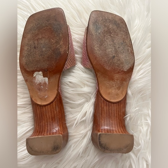 Stuart Weitzman | Y2K Pink Snakeskin Kitten Heels - Picture 4 of 5